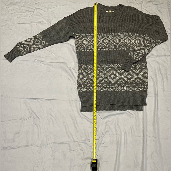 Hollister XS/S Oversized Grey Knit Sweater with Pattern - Picture 4 of 5